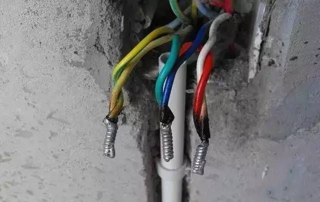 電路接頭