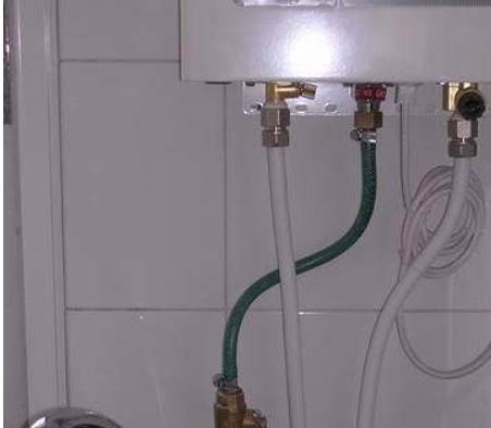 燃氣熱水器水管